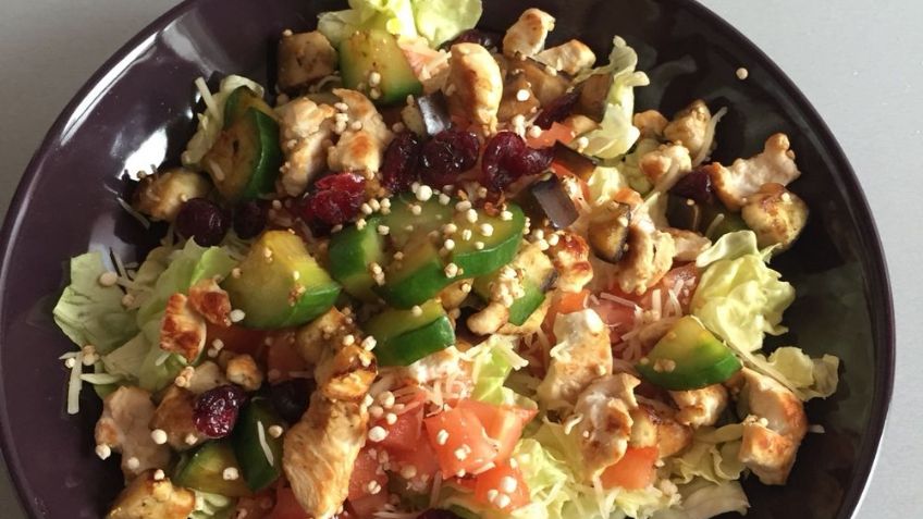 Exquisito y saludable: Deleita a tu familia con esta rica ensalada de pollo y berenjena