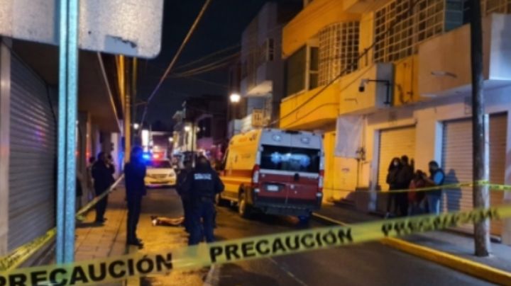 (VIDEO) Infidelidad: Por celos, un hombre asesina con un cuchillo al amante de su esposa