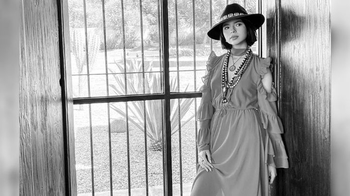 ¡Increíble! Ángela Aguilar deja en shock al posar en bata de seda para FOTO de Instagram