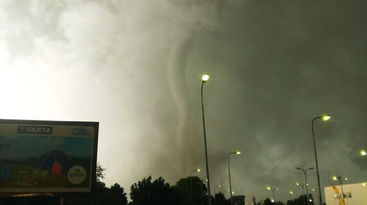 VIDEO: Tornado arrasa con un pueblo entero en República Checa; hay varios heridos y desaparecidos
