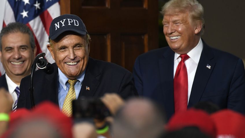 Por culpa de Trump, el exalcaldde de NY Rudy Giuliani pierde su licencia de abogado