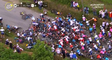 Todo por un segundo de fama: Aficionado provoca impresionante accidente en el Tour de Francia