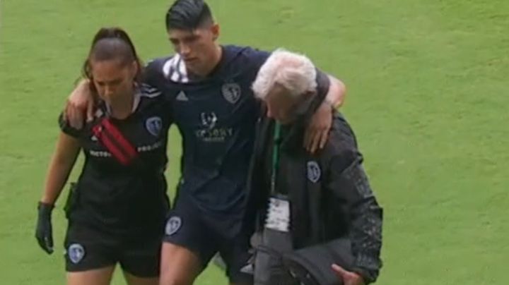 Alan Pulido anota, pero sale lesionado y enciende alarmas en la Selección Mexicana
