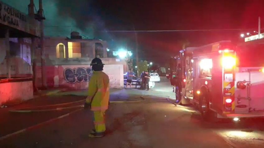 Impresionante incendio en vieja hielera de Hermosillo atemoriza a vecinos de la Olivares