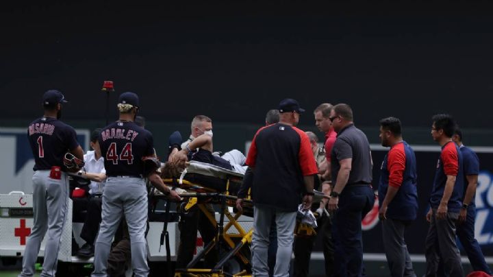(VIDEO) Escalofriante lesión en la MLB: Se fractura el tobillo tras chocar con un compañero