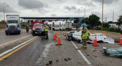 FOTOS: Terrible accidente deja 4 muertos en carretera de Jalisco; una persona quedó prensada