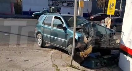 Conductor resulta lesionado tras fuerte choque en Guaymas; lo provocó un motociclista