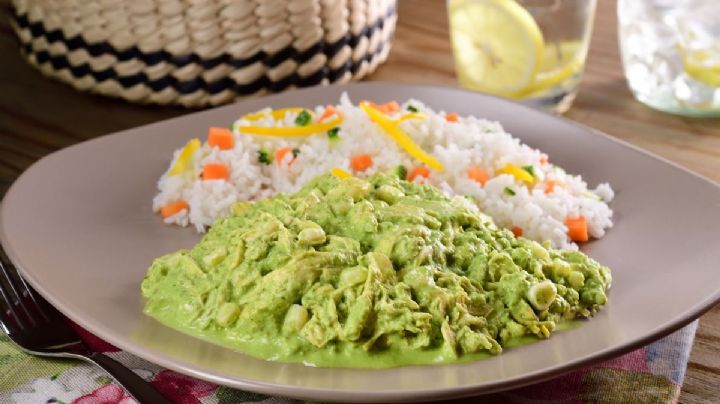 ¿Ya sabes qué harás de comer? Este pollo cremoso con chile poblano es la opción perfecta