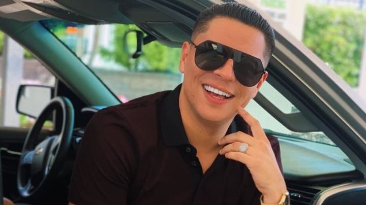 ¿Pasado de copas? Vocalista de Grupo Firme sufre accidente en concierto; esto fue lo que pasó