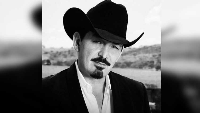 José Manuel Figueroa es captado muy juntito a esta chica ¡en pleno elevador!: FOTO