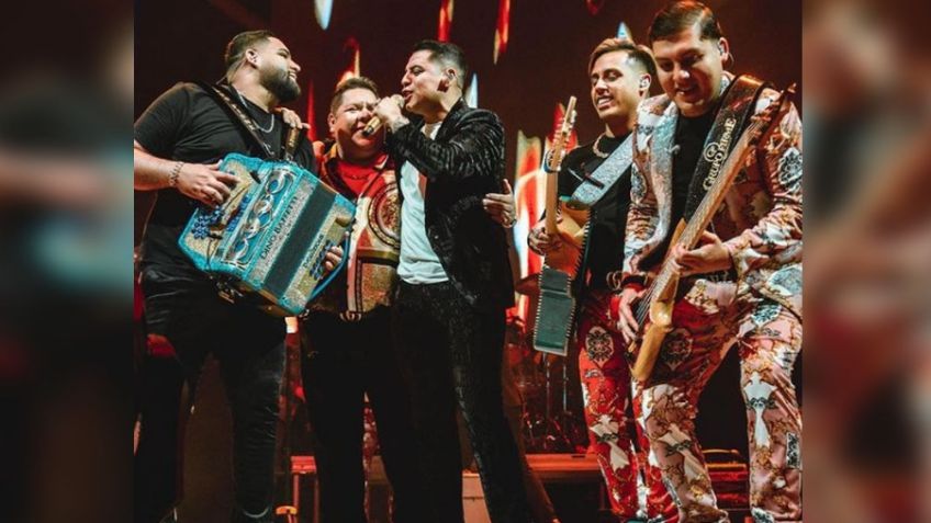 ¡En pleno concierto! Integrantes de Grupo Firme realizan VIDEO de TikTok junto al público