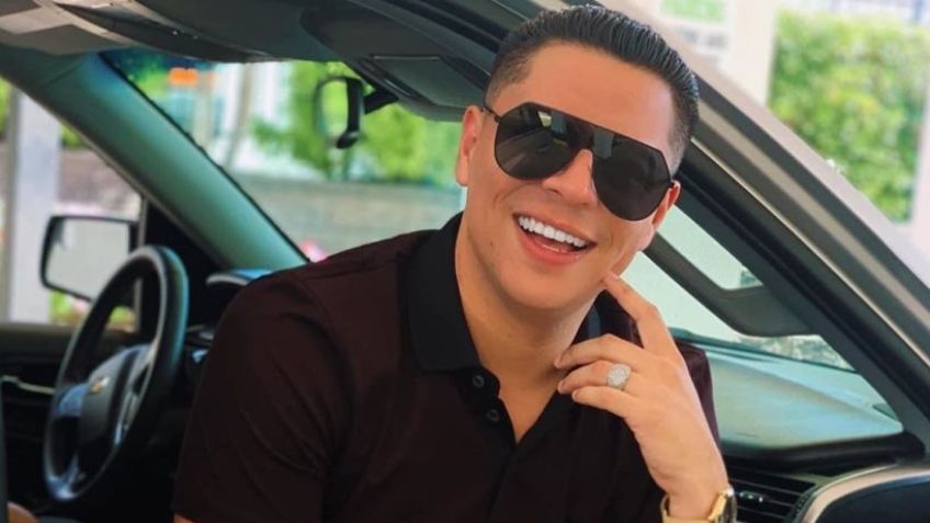 ¿Pasado de copas? Vocalista de Grupo Firme sufre accidente en concierto; esto fue lo que pasó