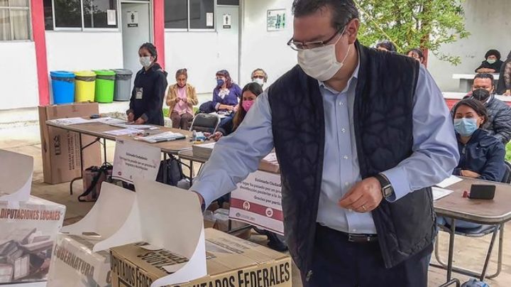 Tras emitir su voto, Marco Antonio Mena pide denunciar delitos electorales en Tlaxcala