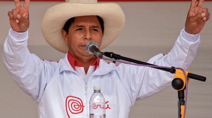 Pedro Castillo adelanta por primera vez a Keiko Fujimori en las elecciones de Perú