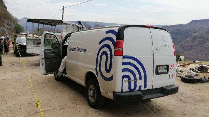 Macabro hallazgo: Empleados encuentran cuerpo encobijado; arrojaron a la víctima al canal