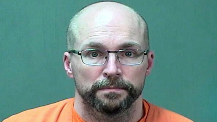 Conspiranoico pasará tres años en prisión por arruinar 570 de vacunas contra Covid-19