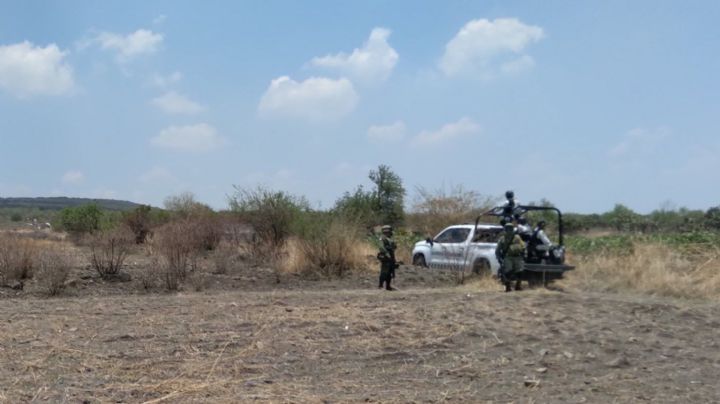 Bomberos extraen un cadáver que flotaba en un pozo; tenía evidentes huellas de tortura
