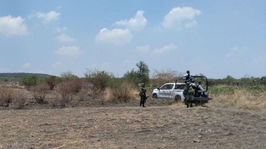 Bomberos extraen un cadáver que flotaba en un pozo; tenía evidentes huellas de tortura
