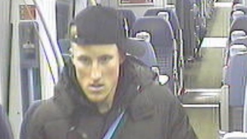 Le pidió que se pusiera cubrebocas y lo ataca; pasajero le revienta una botella en la cabeza