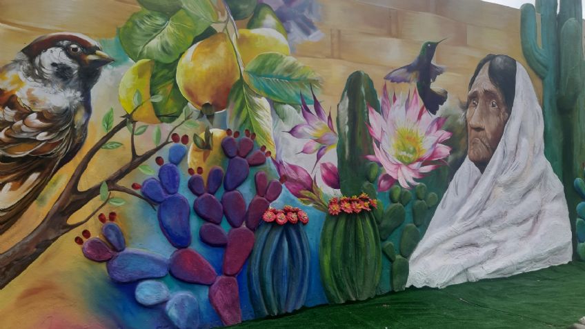 Cócorit: Artistas crean impresionante mural-relieve en el arco de la entrada