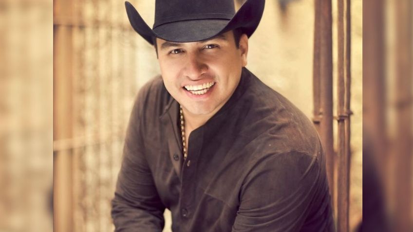 ¡No solo es bueno en el escenario! Julión Álvarez se ve en aprietos y así lo soluciona: VIDEO