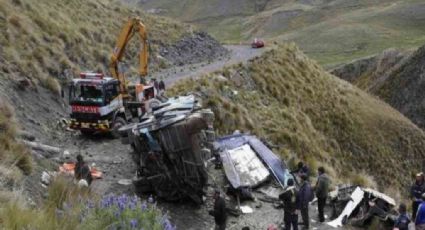 Autobús cae en un precipicio de 150 metros en Bolivia; 34 pasajeros mueren y 10 sufren lesiones