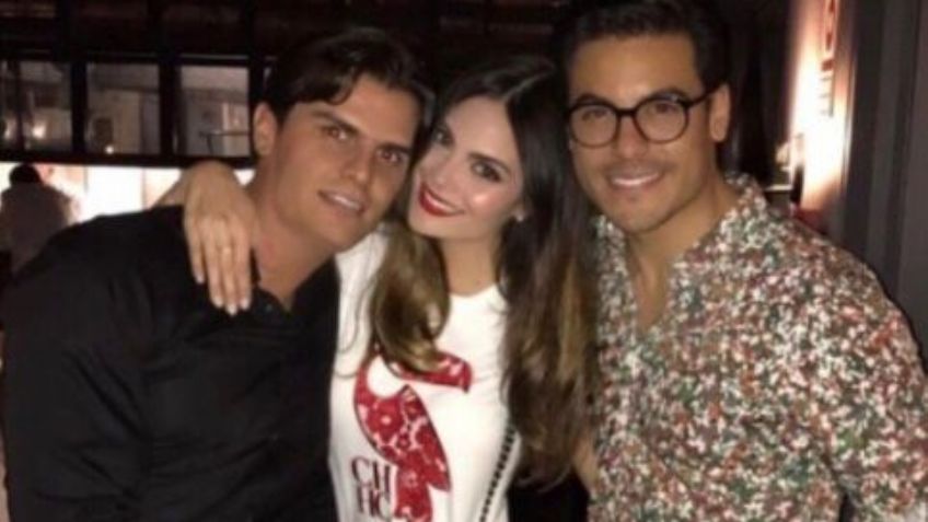 Tras revelar embarazo, Ximena Navarrete y su esposo posan junto a Carlos Rivera ¿será el padrino?