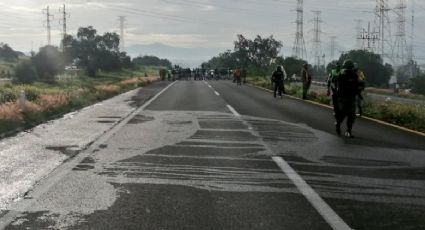 VIDEO: Fuga de gasolina causa terror en autopista; responsables habrían sido huachicoleros