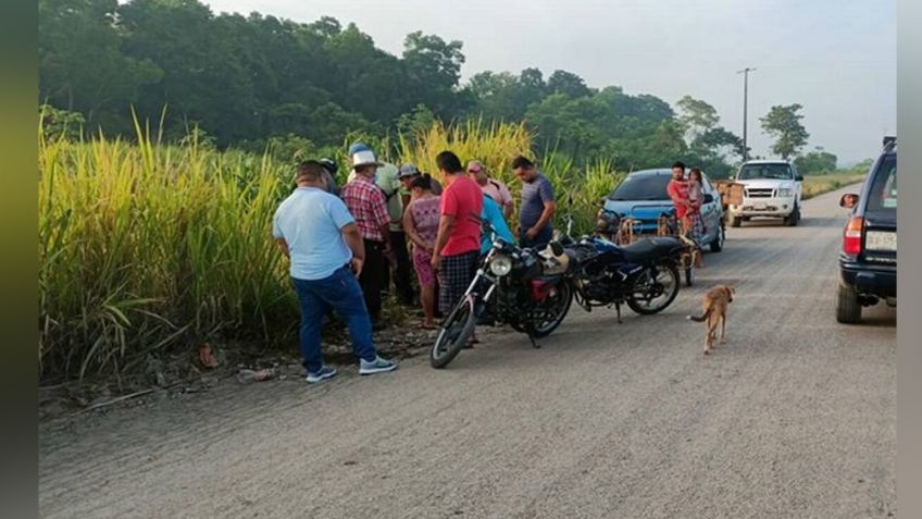 A la orilla de la carretera abandonan el cuerpo de un hombre; estaba decapitado y semicalcinado
