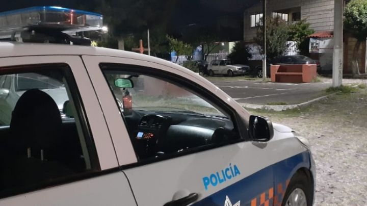 Por fuerte olor fétido, vecinos descubren un hombre sin vida envuelto en una cobija