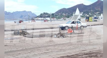Malecón de Guaymas sufre estragos de las recientes lluvias con basura y tierra