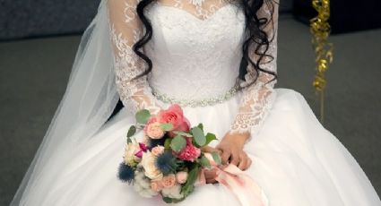 Diseñador inglés recicla mil 500 cubrebocas para crear un vestido de novia