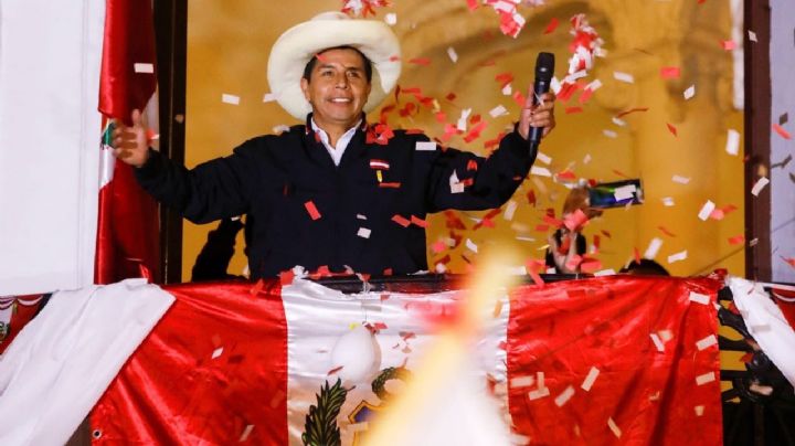 Con más de un mes de retraso, Perú define a Pedro Castillo como presidente electo
