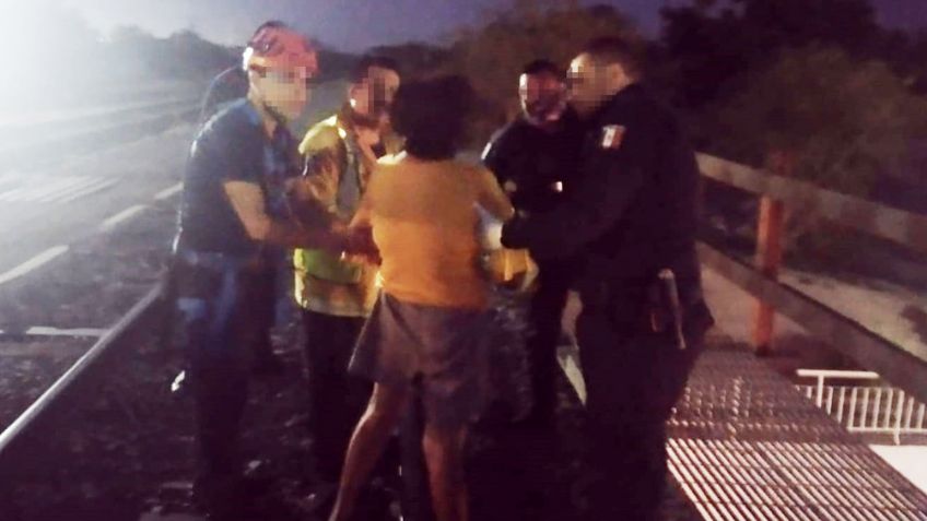 Evitan tragedia en Navojoa: Policías impiden que atormentada mujer se arroje de puente