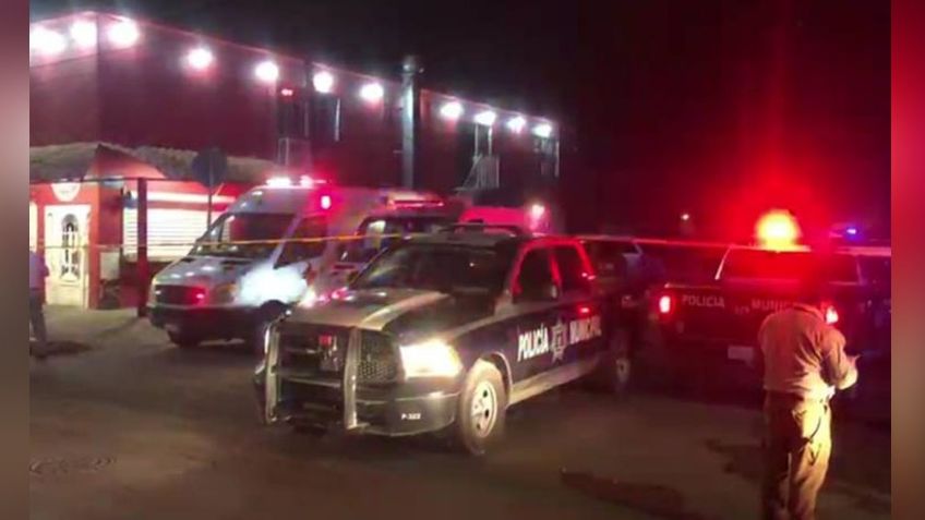 Ciudad Juárez se tiñe de rojo: Al exterior de un bar, sicarios acribillan a cinco personas; dos murieron