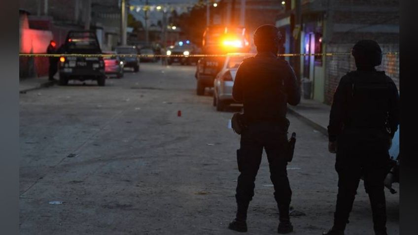 Por calles de Celaya, sujetos armados asesinan a balazos a Fernando al salir de su casa