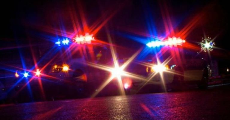 Autoridades llegan al sitio del crimen