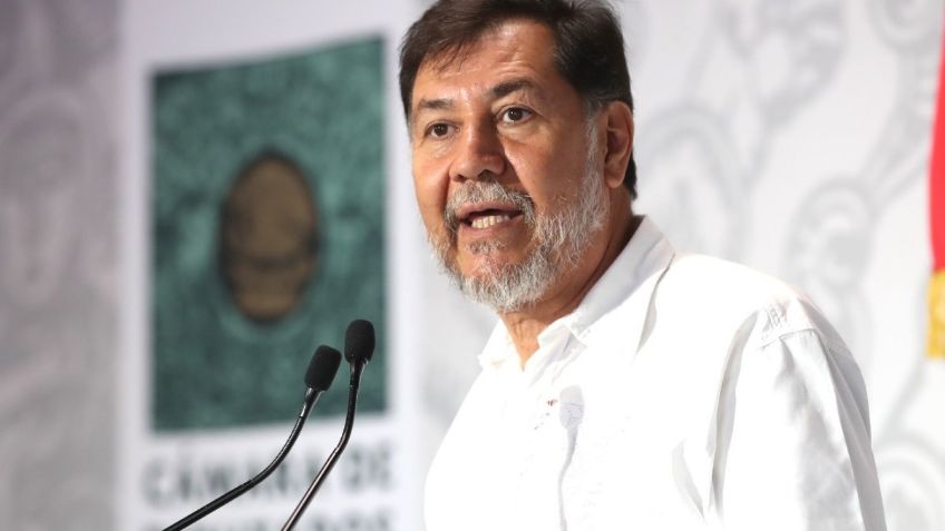 Fernández Noroña acusa a Vicente Fox de recibir pensión para adultos mayores pese a ser "culebra"
