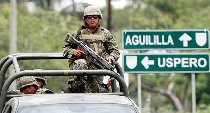 VIDEOS: Civiles atacan a personal del Ejército en Aguililla, Michoacán; están "hartos" del CJNG