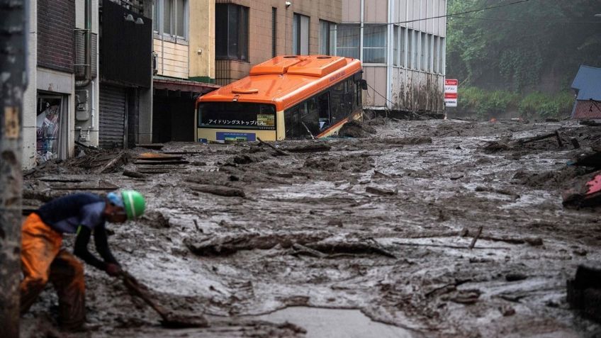 FUERTE VIDEO: ¡Terror en Japón! Un terrible deslizamiento deja a 20 desaparecidos