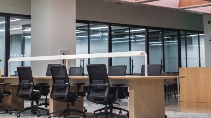 En plena tercera ola del Covid-19, autorizan apertura de oficinas del Gobierno para agosto