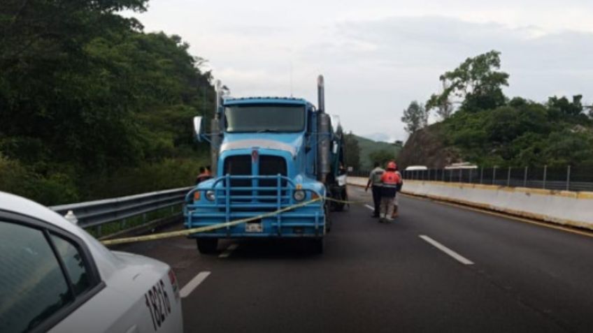Brutal choque en autopista cobra la vida de una persona y deja 3 heridas