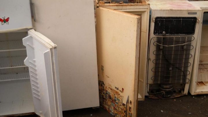 Un hombre asesinaría a sangre fría a sus padres; ocultó sus cadáveres en un refrigerador