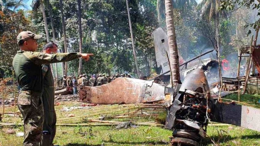 Suman 50 muertes tras uno de los peores accidentes aéreos militares en Filipinas