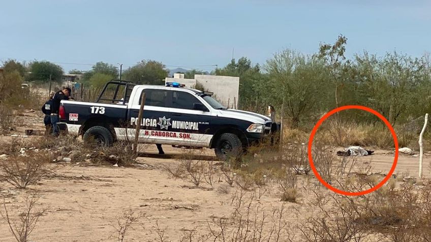 Caborca: Amanece cadáver 'encobijado' y atado de pies y manos en camino de terracería
