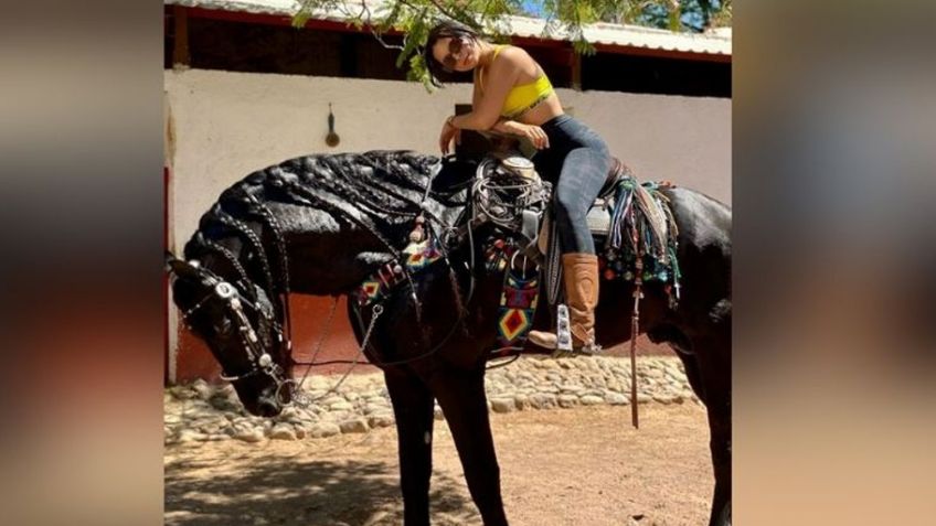 ¡Irresistible! Ángela Aguilar se roba hasta las miradas en coqueto 'outfit' negro