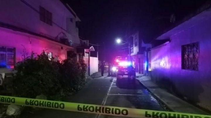 Encuentran feto muerto envuelto en hojas de plátano; los vecinos le prendieron veladoras