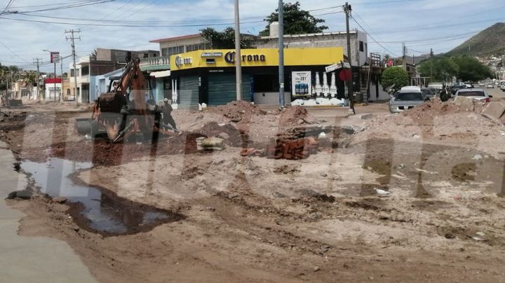Obra inconclusa en la calle Yáñez causa afectaciones a comerciantes del centro de Guaymas