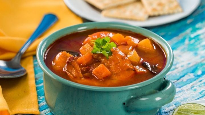 Déjate abrazar por el sabor del mar con este exquisito caldo de pescado para principiantes