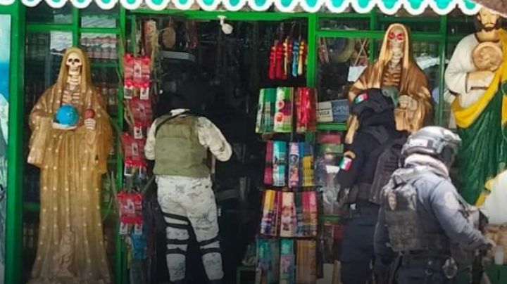 Entra a una tienda esotérica y arremete a disparos contra la empleada de 18 años